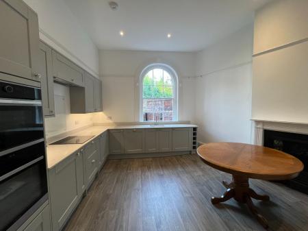 4 bedroom Terraced House to let in The Precincts, Canterbury