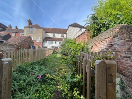 4 bedroom Terraced House to let in The Precincts, Canterbury