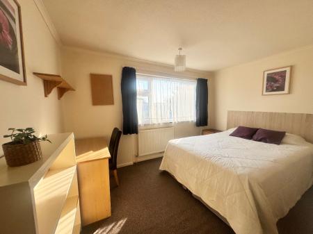 4 bedroom Semi-detached house to let in Beecroft Close, Canterbury