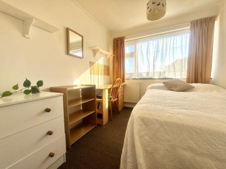 4 bedroom Semi-detached house to let in Beecroft Close, Canterbury