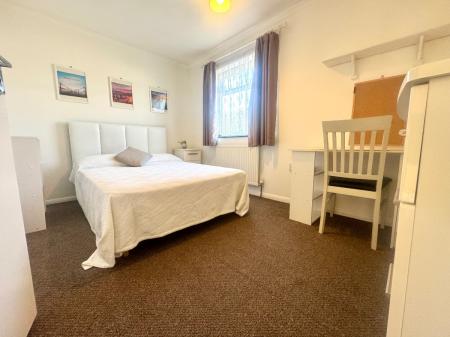 4 bedroom Semi-detached house to let in Beecroft Close, Canterbury