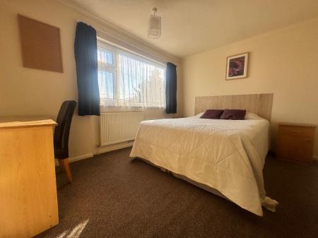 4 bedroom Semi-detached house to let in Beecroft Close, Canterbury