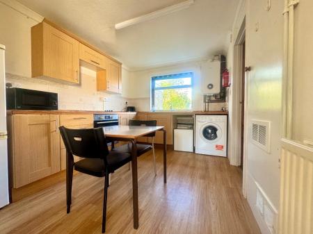 4 bedroom Semi-detached house to let in Beecroft Close, Canterbury