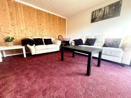 4 bedroom Semi-detached house to let in Beecroft Close, Canterbury