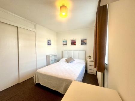 4 bedroom Semi-detached house to let in Beecroft Close, Canterbury