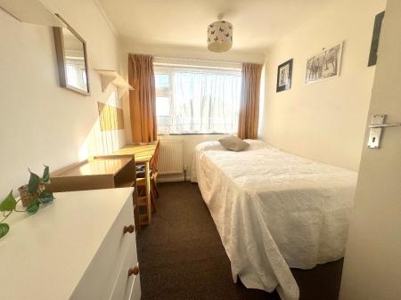 4 bedroom Semi-detached house to let in Beecroft Close, Canterbury