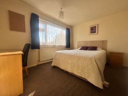 4 bedroom Semi-detached house to let in Beecroft Close, Canterbury