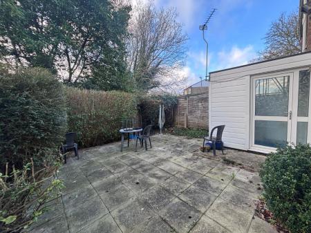 4 bedroom House share to let in Ancress Close, Canterbury