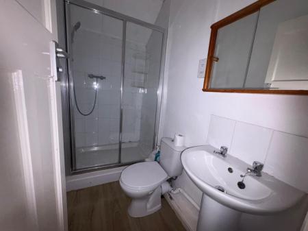 4 bedroom Semi-detached house to let in Pretoria Road, Canterbury