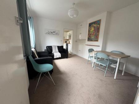 4 bedroom Semi-detached house to let in Pretoria Road, Canterbury