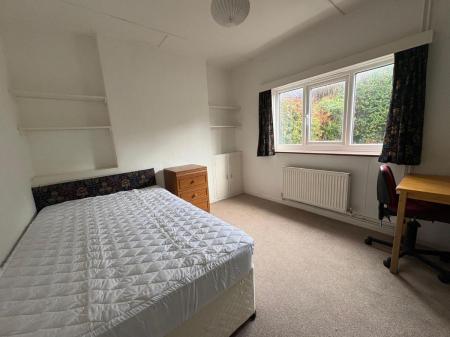 4 bedroom Semi-detached house to let in Pretoria Road, Canterbury