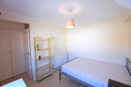 5 bedroom Semi-detached house to let in Wincheap, Canterbury