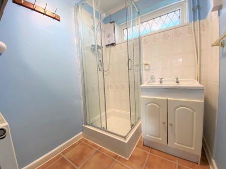 4 bedroom Bungalow to let in 4 Bed Student House - 53 Ulcombe Gardens, UKC