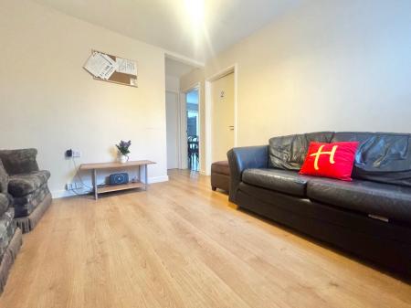 5 bedroom Semi-detached house to let in 5 Bed Student Home - 144 Downs Road, UKC