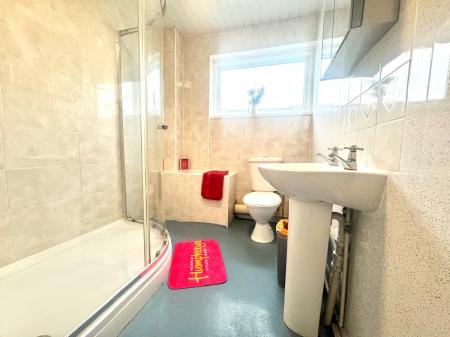 5 bedroom Semi-detached house to let in 5 Bed Student Home - 144 Downs Road, UKC