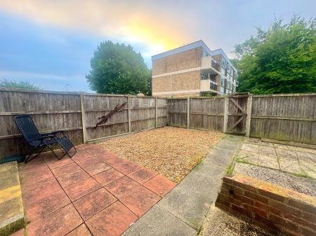 5 bedroom Semi-detached house to let in 5 Bed Student Home - 144 Downs Road, UKC