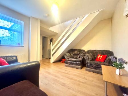 5 bedroom Semi-detached house to let in 5 Bed Student Home - 144 Downs Road, UKC