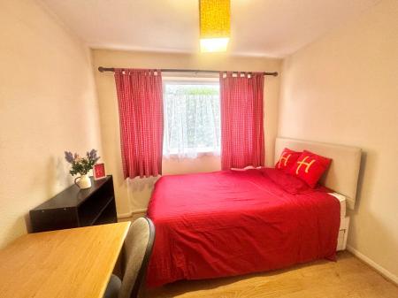 5 bedroom Semi-detached house to let in 5 Bed Student Home - 144 Downs Road, UKC