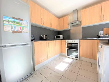 4 bedroom Semi-detached house to let in 20 Downs Road, Canterbury