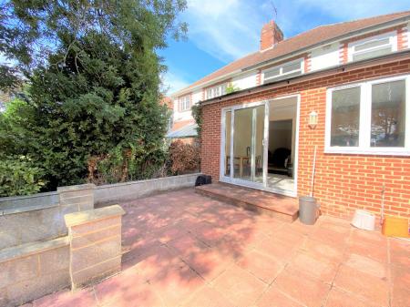 4 bedroom Semi-detached house to let in 20 Downs Road, Canterbury