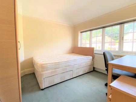 4 bedroom Semi-detached house to let in 20 Downs Road, Canterbury