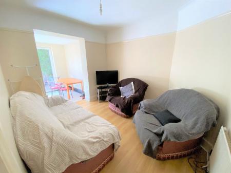 4 bedroom Semi-detached house to let in 20 Downs Road, Canterbury