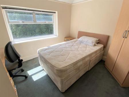 4 bedroom Semi-detached house to let in 20 Downs Road, Canterbury