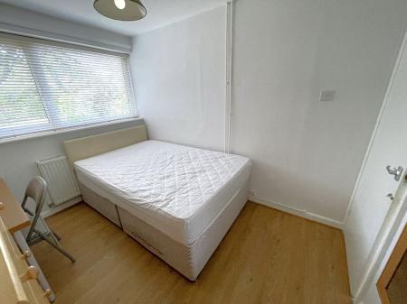 4 bedroom Semi-detached house to let in Verwood Close, Canterbury