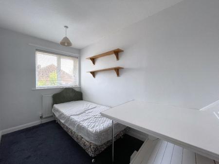 4 bedroom Semi-detached house to let in Verwood Close, Canterbury