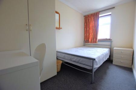 5 bedroom Bungalow to let in UKC Location - 11 Kemsing Gardens - 5 Bed