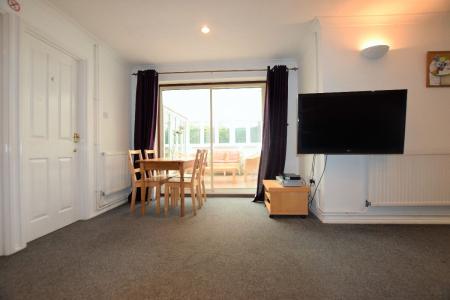 5 bedroom Bungalow to let in UKC Location - 11 Kemsing Gardens - 5 Bed