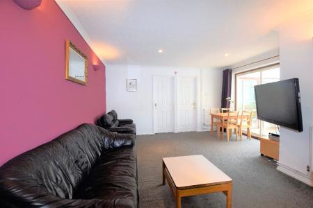 5 bedroom Bungalow to let in UKC Location - 11 Kemsing Gardens - 5 Bed