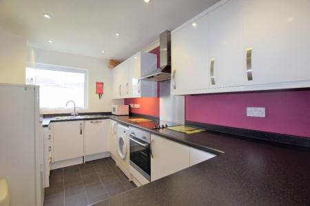 5 bedroom Bungalow to let in UKC Location - 11 Kemsing Gardens - 5 Bed