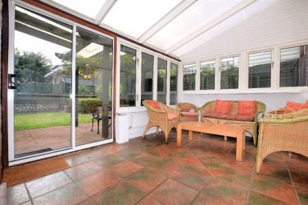 5 bedroom Bungalow to let in UKC Location - 11 Kemsing Gardens - 5 Bed