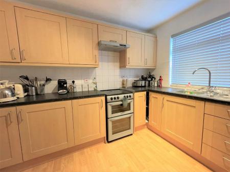 4 bedroom Terraced House to let in 117 Downs Rd - 4 Bedroom Student Home -UKC