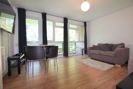 3 bedroom Flat to let in 3 Bedroom Student Home - 23 Hawe Close, UKC