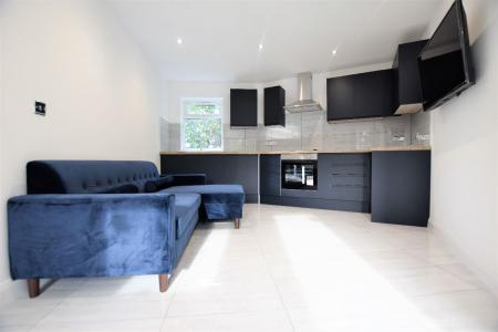 4 bedroom Terraced House to let in 12 Montfort Close, Canterbury