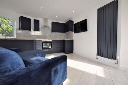 4 bedroom Terraced House to let in 12 Montfort Close, Canterbury