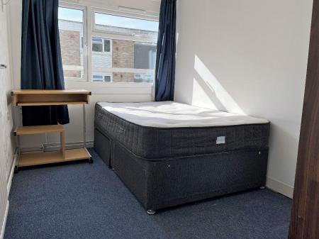 3 bedroom Flat to let in 3 Bed Student Home - 45 Long Meadow Way, Canterbury