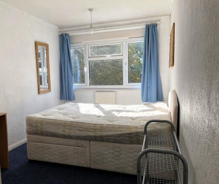 3 bedroom Flat to let in 3 Bed Student Home - 45 Long Meadow Way, Canterbury