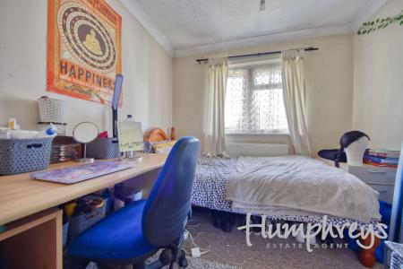 4 bedroom Semi-detached house to let in Bramshaw Road, Canterbury