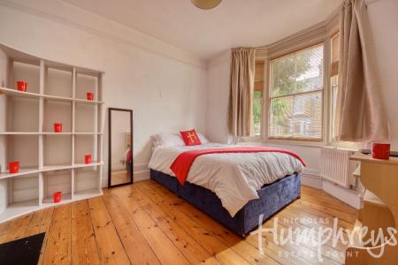 4 bedroom Terraced House to let in Beverley Road