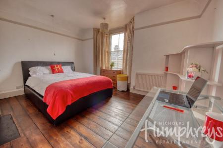 4 bedroom Terraced House to let in Beverley Road