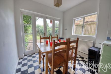 4 bedroom Terraced House to let in Beverley Road