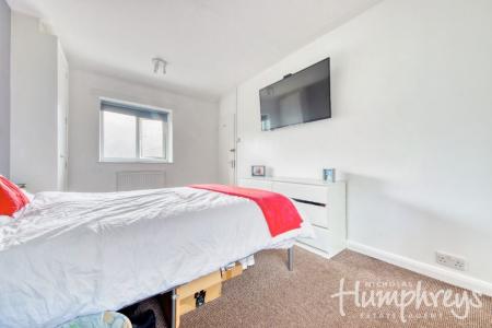 4 bedroom Semi-detached house to let in 42 Old Park Avenue - 4 Bed student home