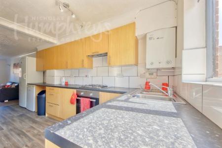 5 bedroom Terraced House to let in 5 Bed Student Home - 30 Regency Place