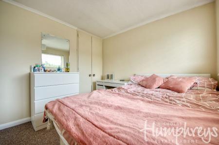 4 bedroom Semi-detached house to let in Ringwood Close