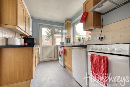 4 bedroom Semi-detached house to let in Ringwood Close