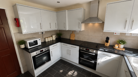 7 bedroom Terraced House to let in 5 Bed Student Home - 43 Downs Road, Canterbury