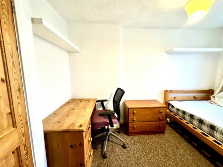 5 bedroom Semi-detached house to let in 5 Bed Student Home - 117 Tenterden Drive, Canterbury